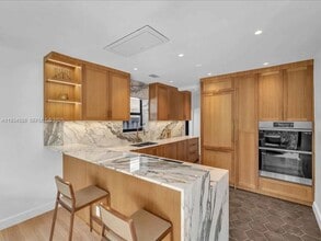 920 W 47th Ct in Miami Beach, FL - Building Photo - Building Photo