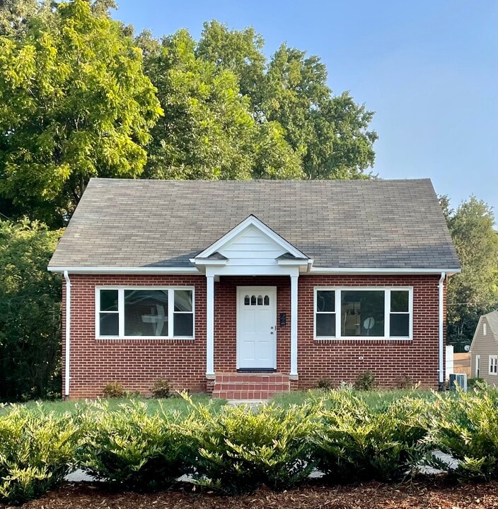 434 N Green St in Morganton, NC - Building Photo