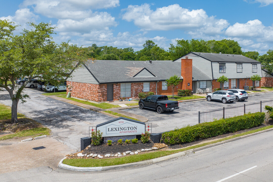 Lexington in Beaumont, TX - Building Photo