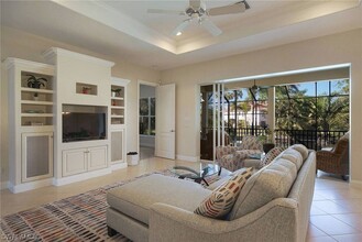 27150 Driftwood Dr in Bonita Springs, FL - Foto de edificio - Building Photo