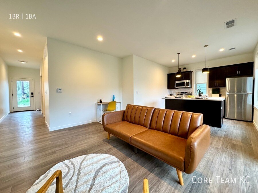 1015 Pacific St-Unit -1041-B in Kansas City, MO - Building Photo