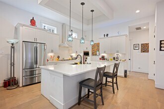 1136 Adele St in Houston, TX - Building Photo - Building Photo