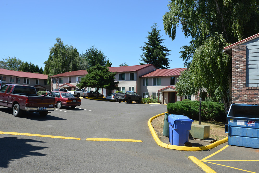 Carriage Apartments in Salem, OR - Foto de edificio