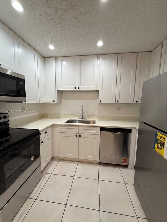 11392 Royal Palm Blvd in Coral Springs, FL - Building Photo