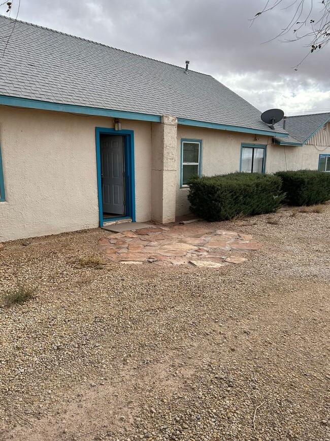 property at 1923 W 2nd St