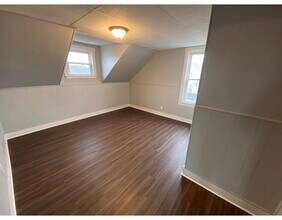 227 Brightman St-Unit -3 in Fall River, MA - Building Photo - Building Photo