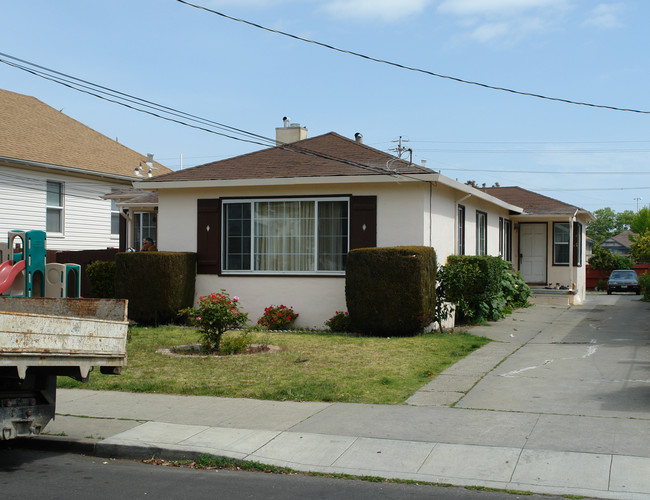 236 N Claremont St in San Mateo, CA - Building Photo - Building Photo