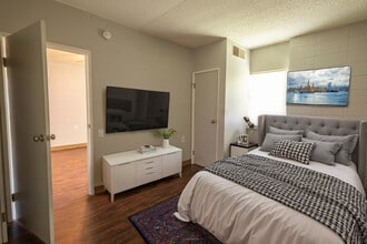 Poplar Court in Olathe, KS - Building Photo - Building Photo