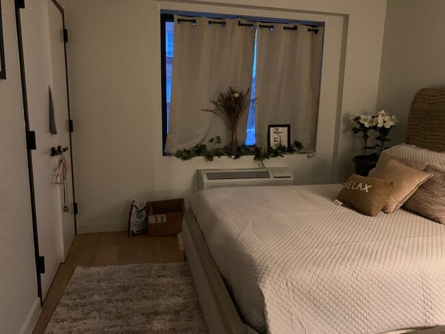 property at 116-17 Grosvenor Ln