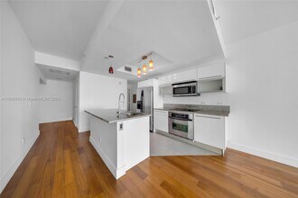 888 Biscayne Blvd in Miami, FL - Foto de edificio - Building Photo