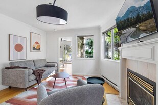 1126 W 11th Ave in Vancouver, BC - Building Photo