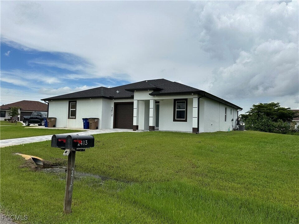2414 Delta Ave N in Lehigh Acres, FL - Building Photo