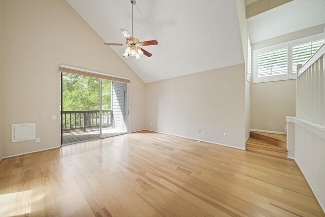 130 Sugar Berry Cir in Houston, TX - Building Photo - Building Photo