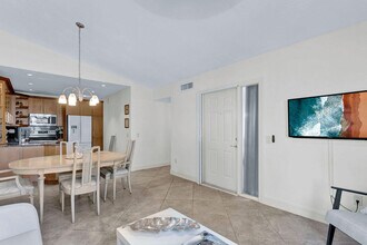 121 Waterside Dr in Hypoluxo, FL - Building Photo - Building Photo