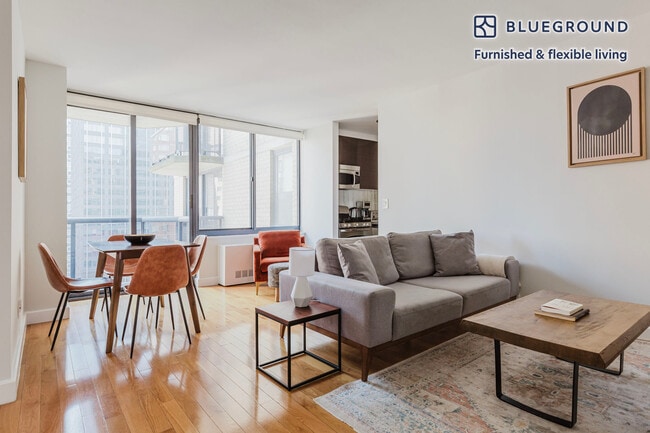 235 W 48th St in New York, NY - Building Photo - Building Photo