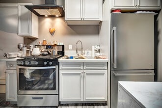 6554 Greenbush Ave in Los Angeles, CA - Building Photo - Building Photo