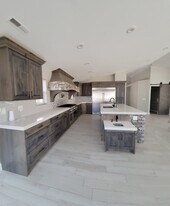1065 Canyon St in Hildale, UT - Building Photo