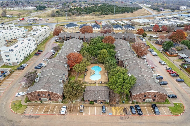 Townhouse Apartments in Ennis, TX - Building Photo - Building Photo