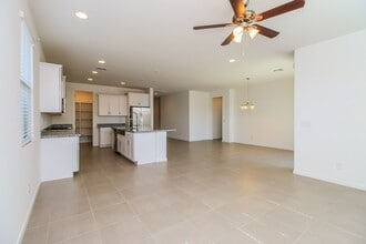 5647 W Walatowa St in Phoenix, AZ - Foto de edificio - Building Photo