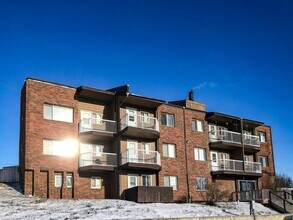 Parkview Apartments in Dawson Creek, BC - Building Photo - Building Photo