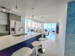 600 NE 27th St in Miami, FL - Building Photo - Building Photo