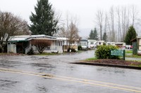 Thurston Oaks Mobile Home Park in Springfield, OR - Foto de edificio - Building Photo