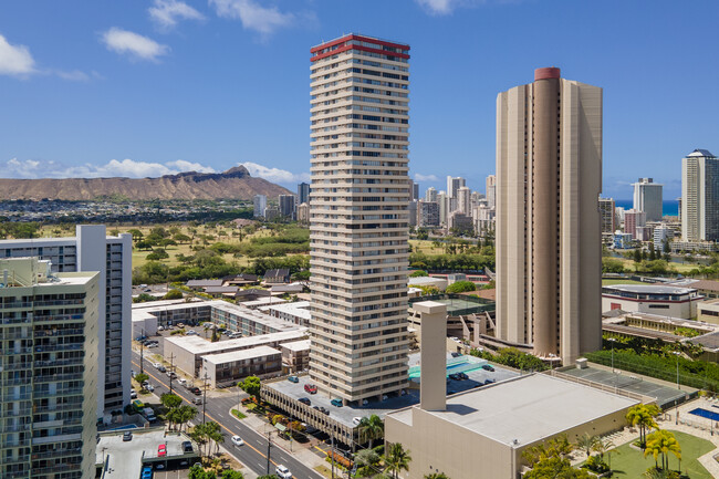 Regency Tower in Honolulu, HI - Foto de edificio - Building Photo