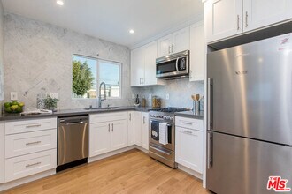 724 Ashland Ave in Santa Monica, CA - Building Photo - Building Photo