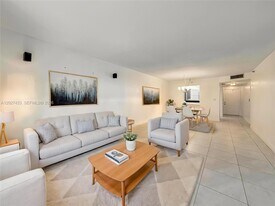 3300 W Rolling Hills Cir in Davie, FL - Building Photo