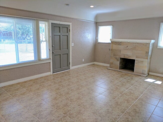 863 W Campus Way in San Bernardino, CA - Building Photo - Building Photo