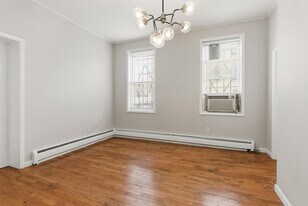 154 South St in Jersey City, NJ - Building Photo