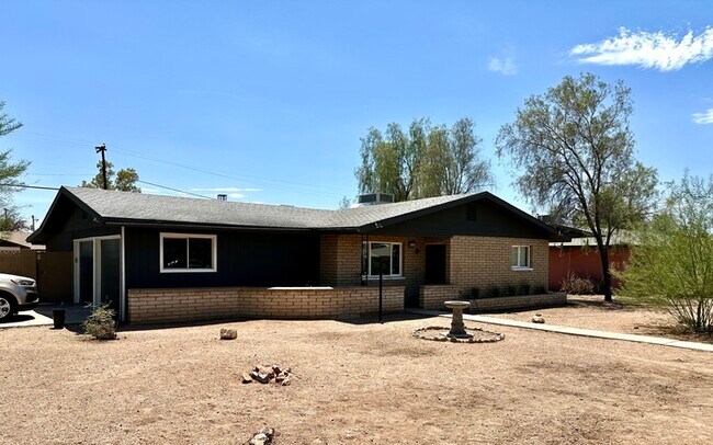 property at 711 W 10th St
