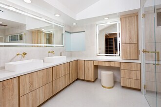 18826 Winnwood Ln in Santa Ana, CA - Foto de edificio - Building Photo