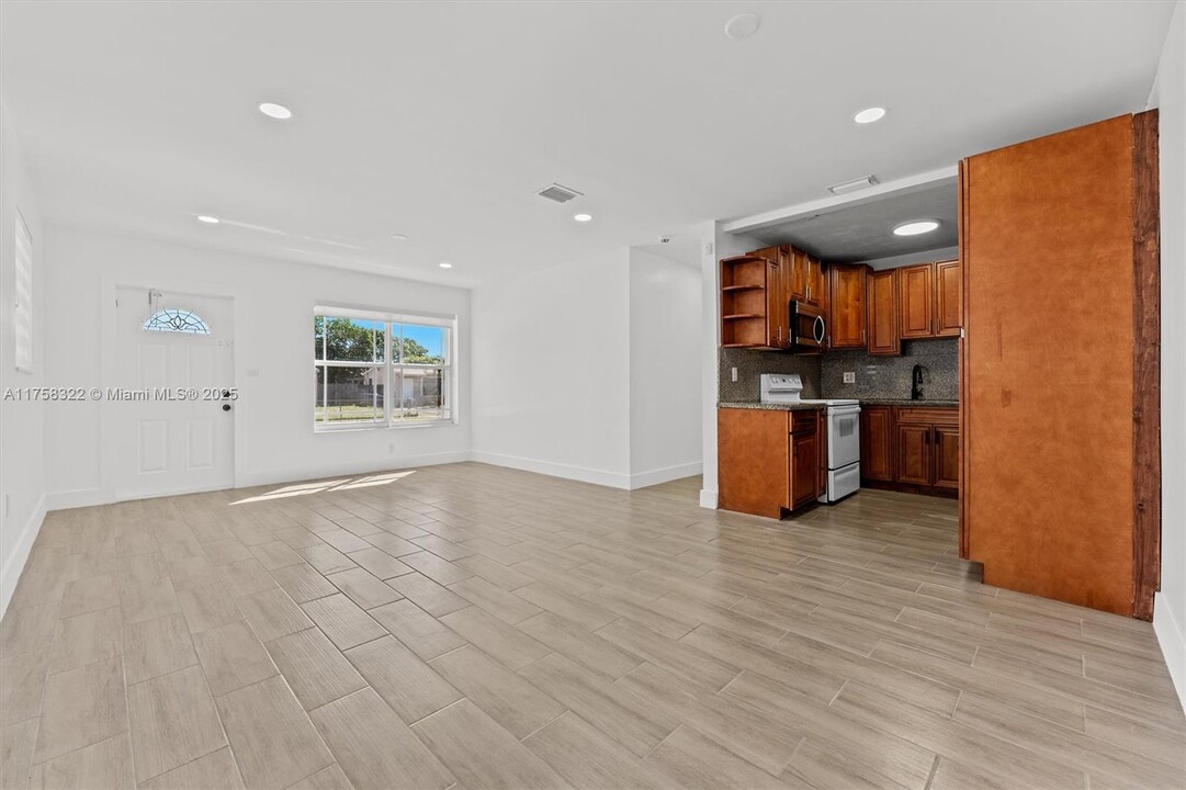 830 N 69th Terrace in Hollywood, FL - Building Photo