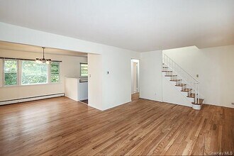 27 Potters Ln in Halesite, NY - Building Photo - Building Photo