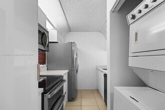 10167 Twin Lakes Dr, Unit 23-N in Coral Springs, FL - Building Photo - Building Photo