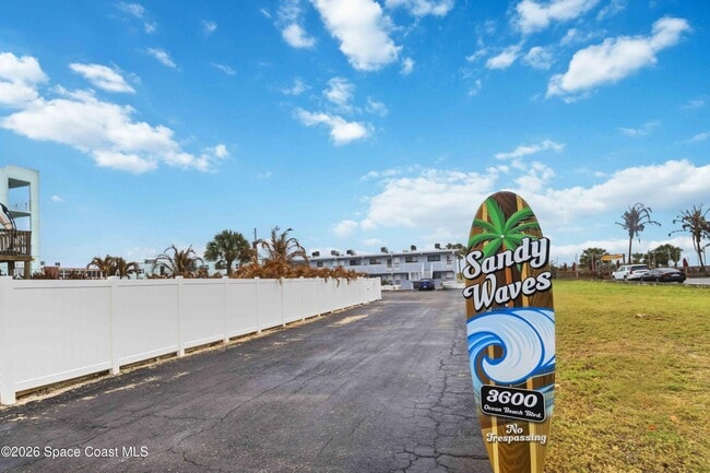 3600 Ocean Beach Blvd in Cocoa Beach, FL - Foto de edificio - Building Photo