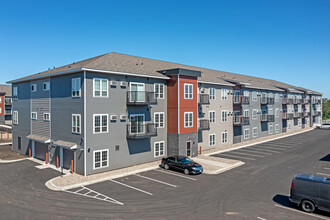 Encore Park Apartments in St. Cloud, MN - Foto de edificio - Building Photo