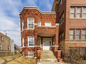 4706 W Adams St in Chicago, IL - Building Photo