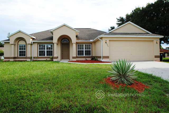 686 Ballon Terrace SE in Palm Bay, FL - Foto de edificio