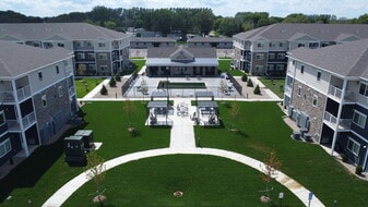 West Lake Meadows in Owatonna, MN - Building Photo