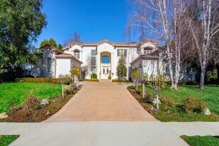 25339 Prado De Los Arboles in Calabasas, CA - Building Photo