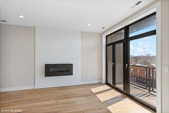 3332 W Irving Park Rd in Chicago, IL - Building Photo - Building Photo