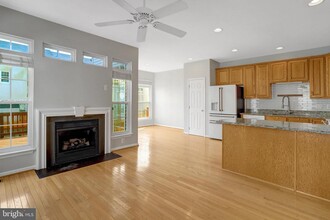 7355 Bloomington Ct in Springfield, VA - Building Photo - Building Photo