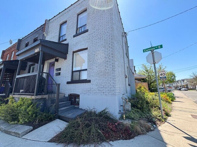 1052 Cannon St E in Hamilton, ON - Building Photo - Building Photo