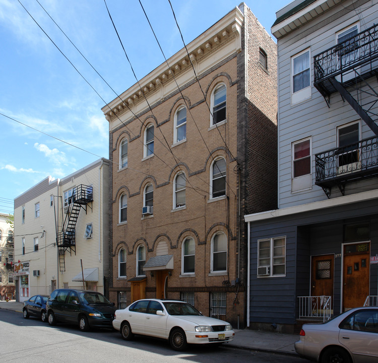 379 E Kinney St in Newark, NJ - Building Photo