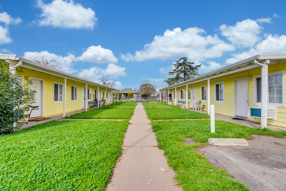 700 Lindsay Ave, Unit 3 in Sacramento, CA - Foto de edificio