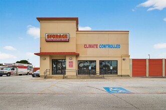 7430 Spencer Hwy in Pasadena, TX - Building Photo - Building Photo