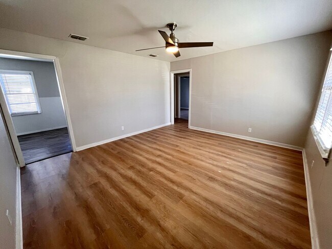 2012 49th St in Lubbock, TX - Building Photo - Building Photo