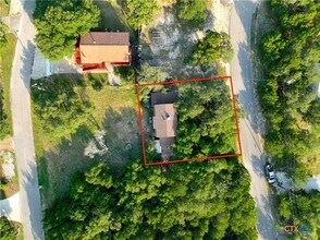 850 Riviera Dr in Canyon Lake, TX - Building Photo - Building Photo